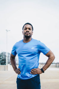 Sportler mit blauem Shirt